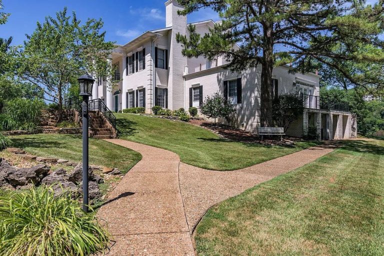 The Belle Rive Mansion Faria Resorts