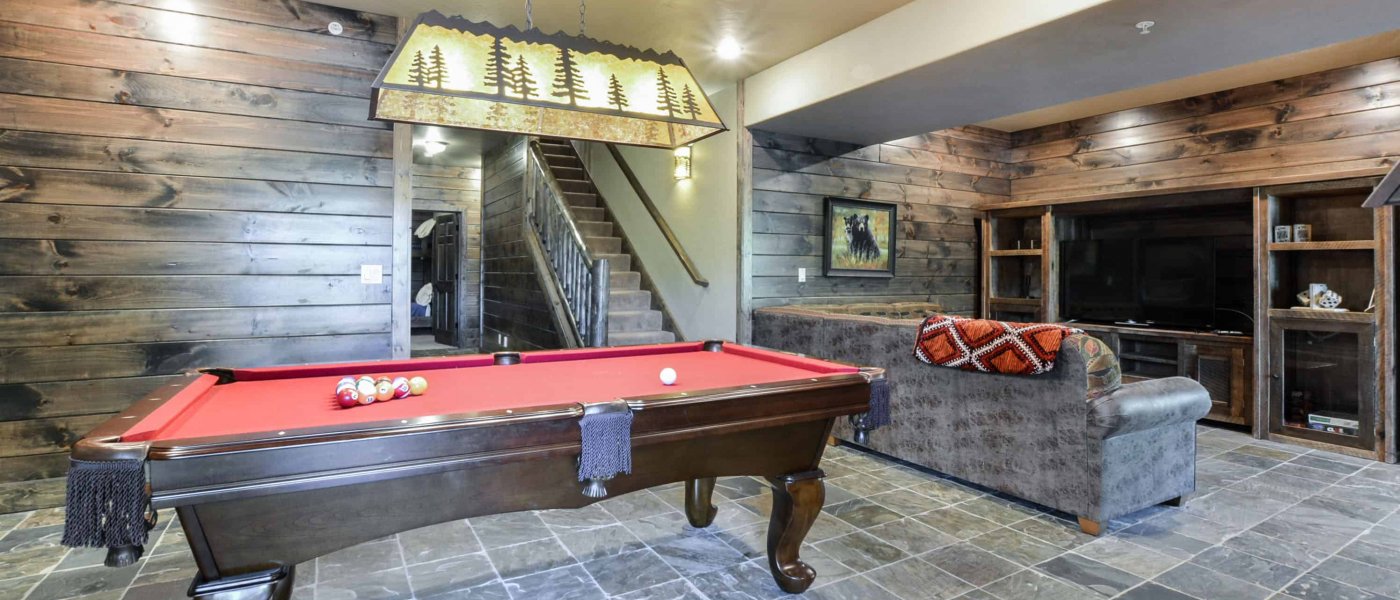 7BL-pool-table-couch-and-tv